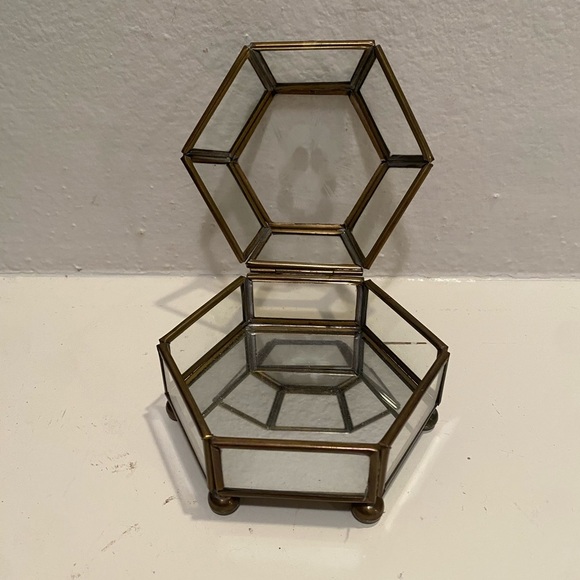 Vintage Hexagonal Brass Trinket/Jewelry Etched Glass Box - Picture 7 of 11